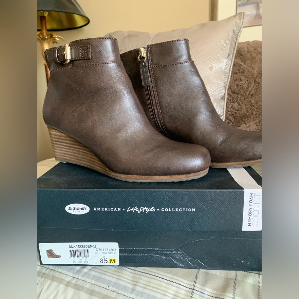 Dr. Scholl’s PU wedge ankle boot.